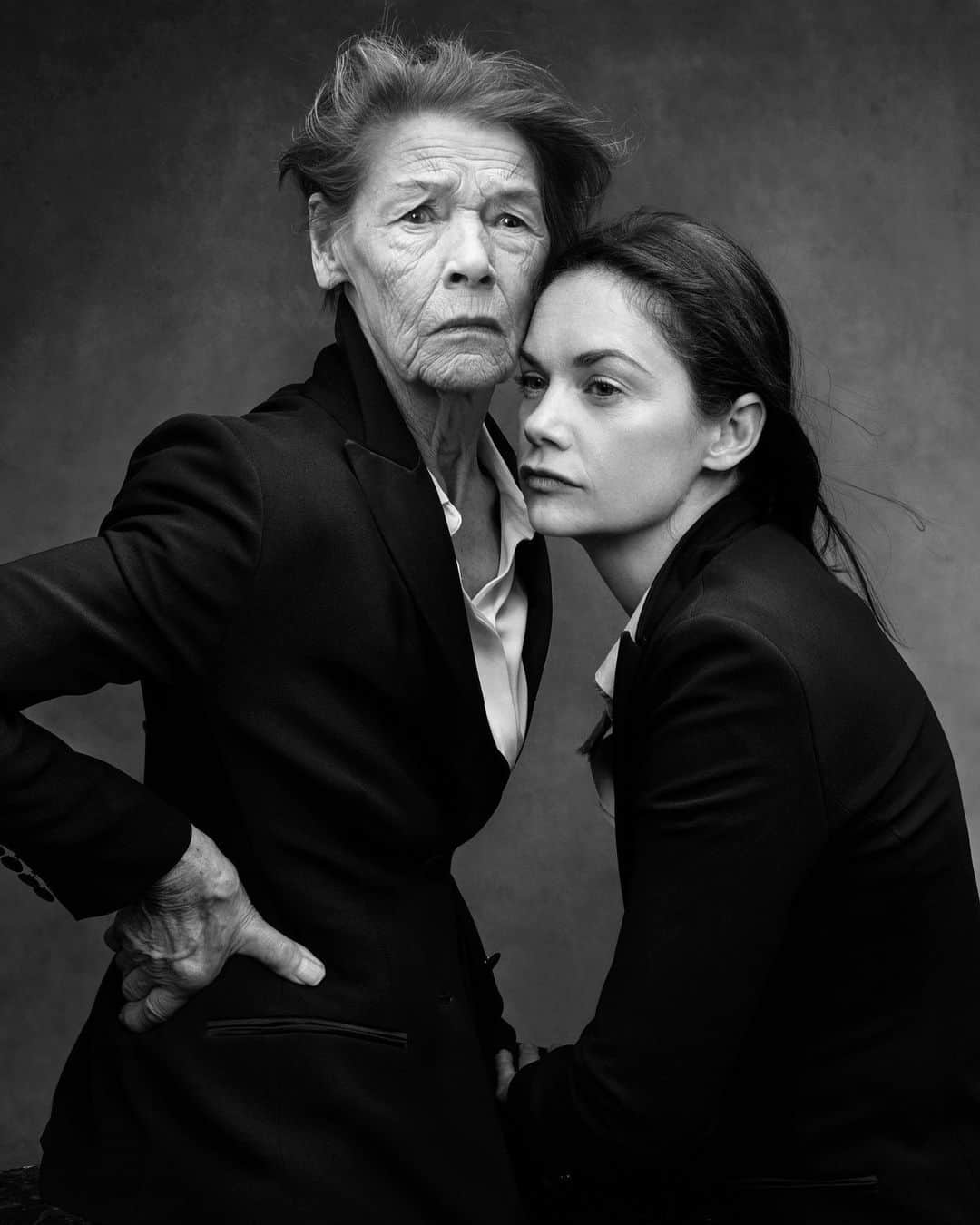 Vogueさんのインスタグラム写真 - (VogueInstagram)「The legendary British actor and politician Glenda Jackson has died at the age of 87. The two-time Academy Award-winning star was as well-known for her commanding performances across stage and screen as she was for her life-long commitment to political action, taking a lengthy hiatus from acting to serve as the Labour MP for Hampstead and Kilburn in London from 1992 to 2015. In 2018, she returned to Broadway with a triumphant performance in a revival of Edward Albee’s Three Tall Women, which saw her win her first Tony Award for best actress in a play at the age of 82. The following year, she played a formidable King Lear at the Cort Theatre in a production helmed by Sam Gold.  In honor of Jackson’s towering legacy, tap the link in our bio to revisit an interview with Jackson and her King Lear co-star, Ruth Wilson, from Vogue’s April 2019 issue. Photographed by @AnnieLeibovitz, Vogue, April 2019」6月16日 6時18分 - voguemagazine