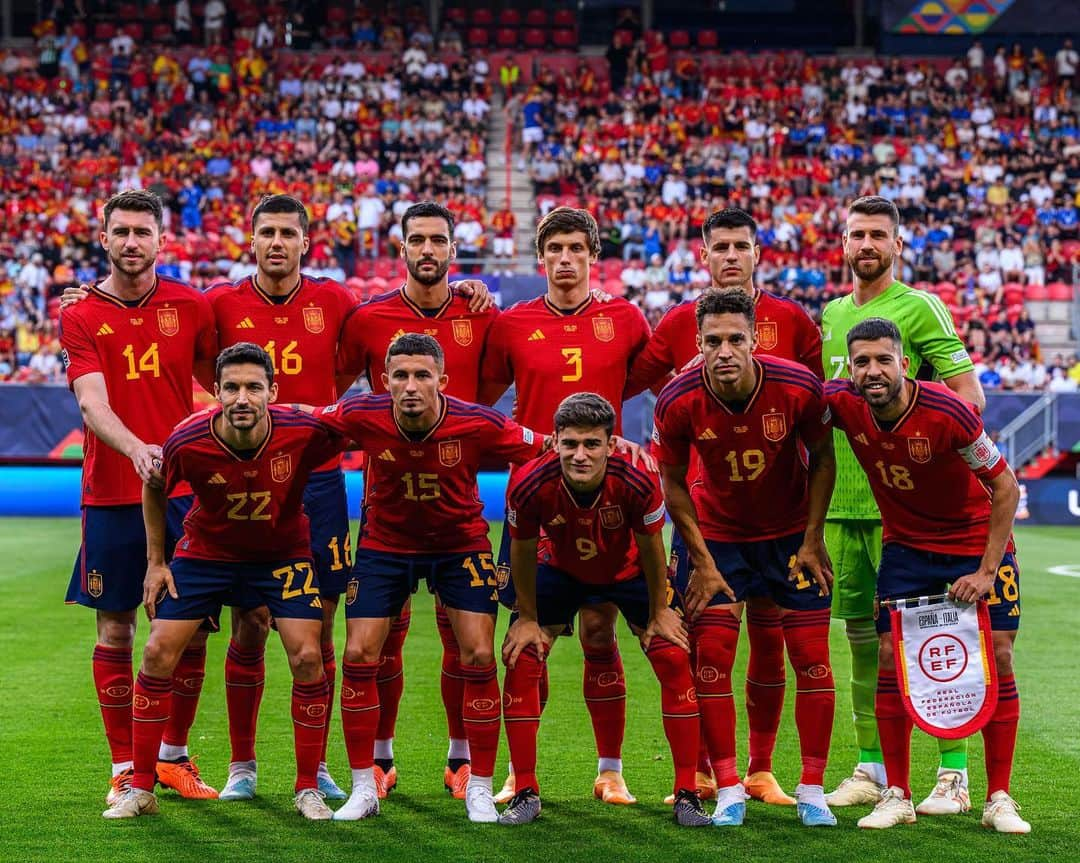 ジョルディ・アルバさんのインスタグラム写真 - (ジョルディ・アルバInstagram)「Un paso más… ¡Estamos en la final! 💪🏻🇪🇸 #NationsLeague」6月16日 6時45分 - jordialbaoficial