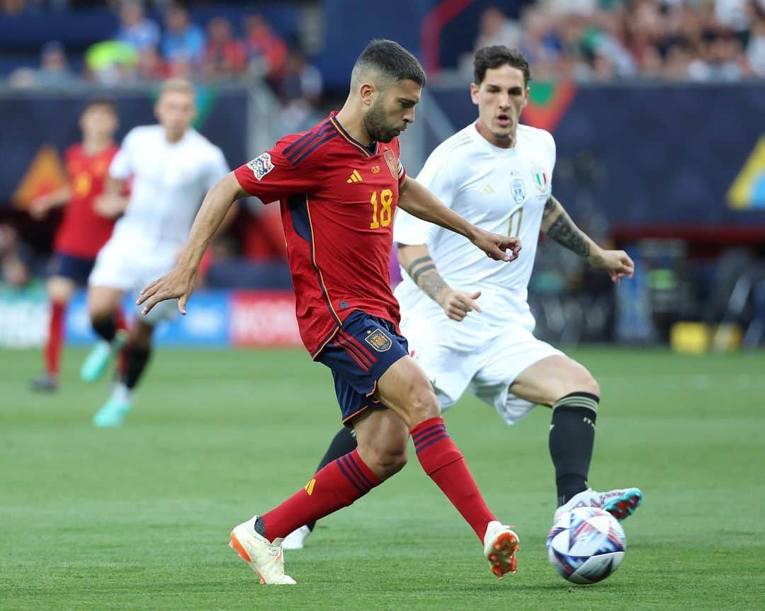 ジョルディ・アルバさんのインスタグラム写真 - (ジョルディ・アルバInstagram)「Un paso más… ¡Estamos en la final! 💪🏻🇪🇸 #NationsLeague」6月16日 6時45分 - jordialbaoficial