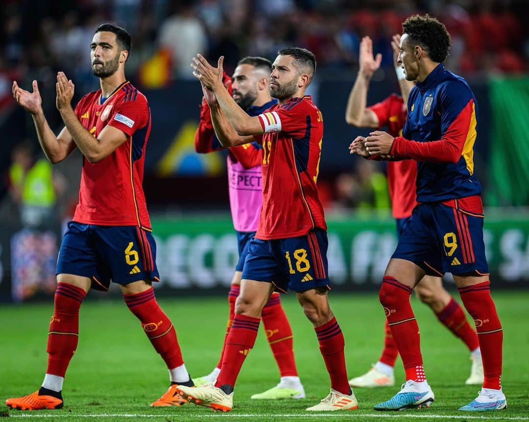 ジョルディ・アルバのインスタグラム：「Un paso más… ¡Estamos en la final! 💪🏻🇪🇸 #NationsLeague」