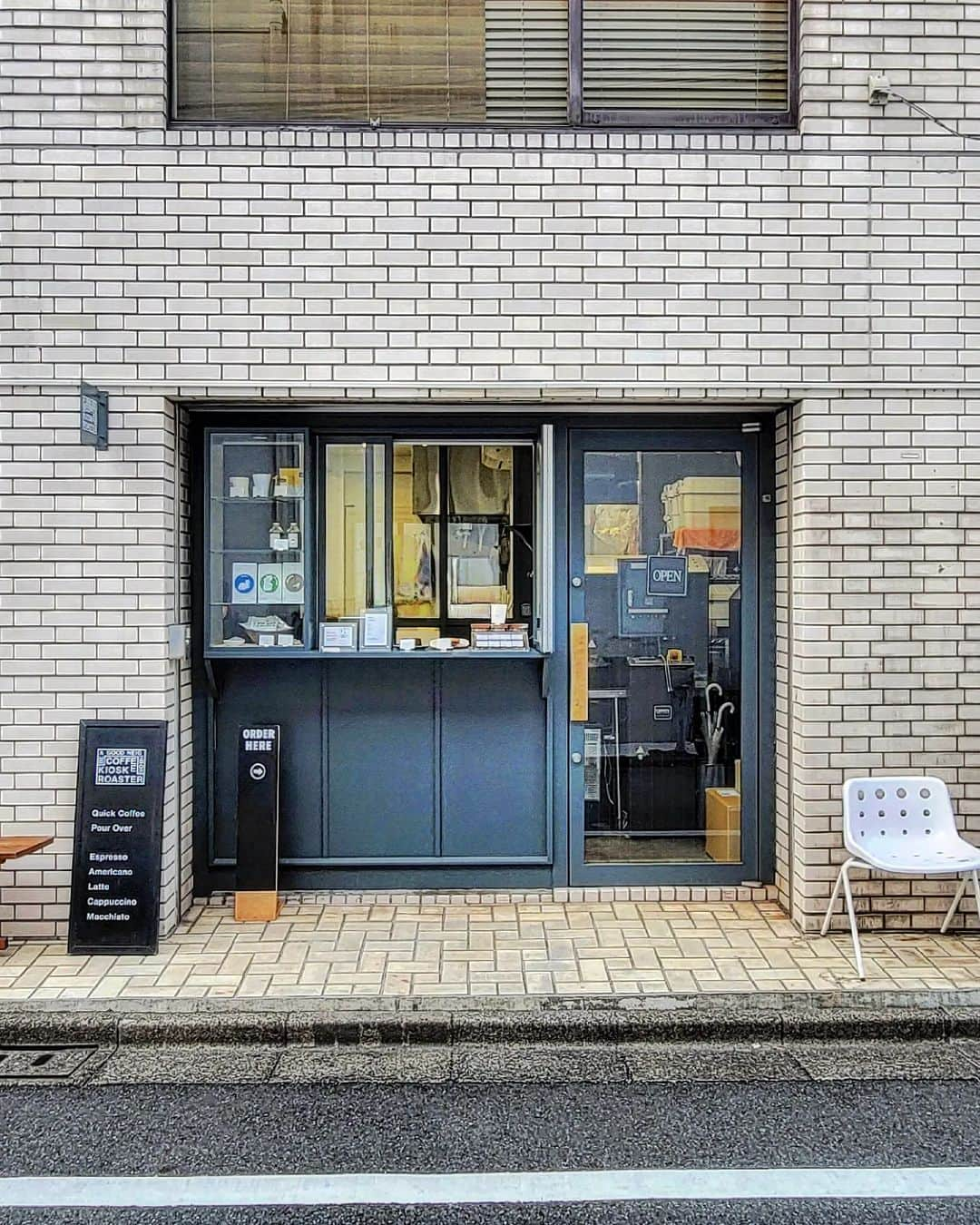 CAFE-STAGRAMMERさんのインスタグラム写真 - (CAFE-STAGRAMMERInstagram)「Have some coffee? どこにもかしこにも、いつだってちょっとずつ学びがあるはずだから♪  #千駄ヶ谷 #代々木 #☕ #千駄ヶ谷カフェ #代々木カフェ #sendagaya #yoyogi #BEAGOODNEIGHBORCOFFEEKIOSKROASTER #BEAGOODNEIGHBORCOFFEE #cafetyo #tokyocafe #カフェ #cafe #tokyo #咖啡店 #咖啡廳 #咖啡 #카페 #คาเฟ่ #Kafe #coffeeaddict #カフェ部 #cafehopping #coffeelover #discovertokyo #visittokyo #instacoffee #instacafe #東京カフェ部 #sharingaworldofshops」6月16日 6時38分 - cafetyo