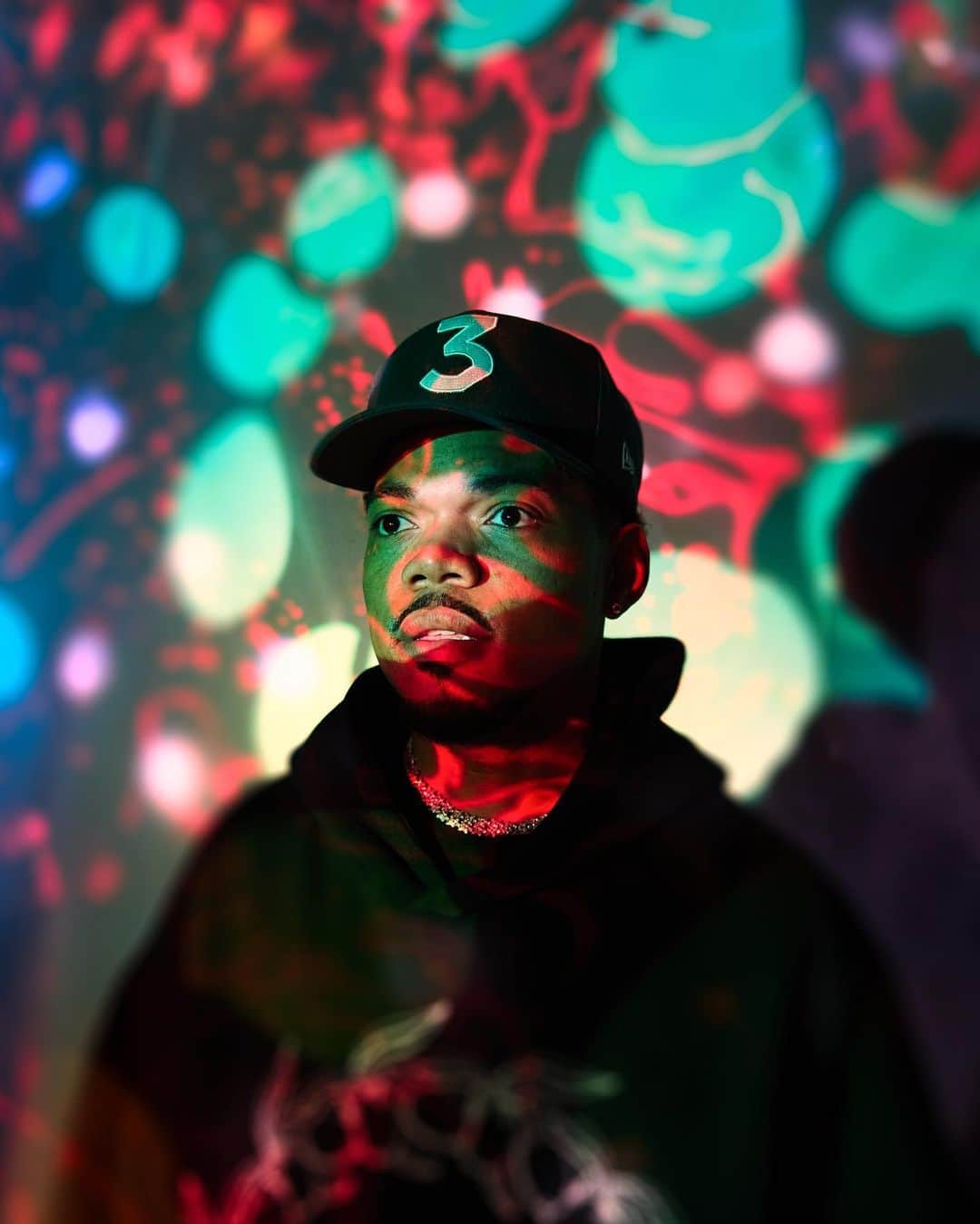 Paul Octaviousのインスタグラム：「@chancetherapper for Paper Magazine   Chance is by far one of the loveliest people I’ve photographed lately. He came onto set and was just so NICE.  Had a photobooth at EXPO on behalf of @papermagazine & @sohohouse.  Collaborated with one of my favs here in Chicago @hydrosoniclightshow who was on projections Assisted by @nyiasissac  Produced by @jennaliberman @eyeeaters   #chancetherapper #projectionart #studiophotography #papermagazine」