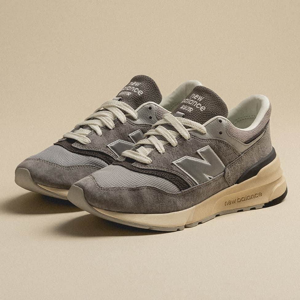 Sneaker Newsさんのインスタグラム写真 - (Sneaker NewsInstagram)「New Balance continues to modernize its classic runners with another "R" model. What's your first impression of the 997R? This "Shadow Grey" colorway is hitting stores overseas and should drop in the US soon. Tap the link in our bio for a closer look.」6月16日 7時00分 - sneakernews