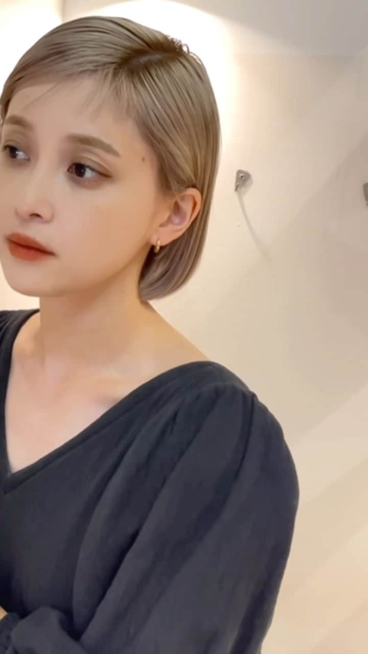 和田えりかのインスタグラム：「✂︎✂︎✂︎ バングを仕込ませてみた🪻🌱 @miku__kondo いつも有難う🩶」