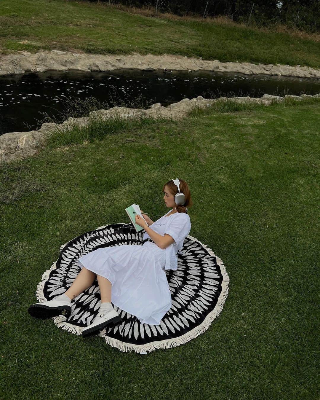 のインスタグラム：「you can find me here 🌳✍🏻✨」