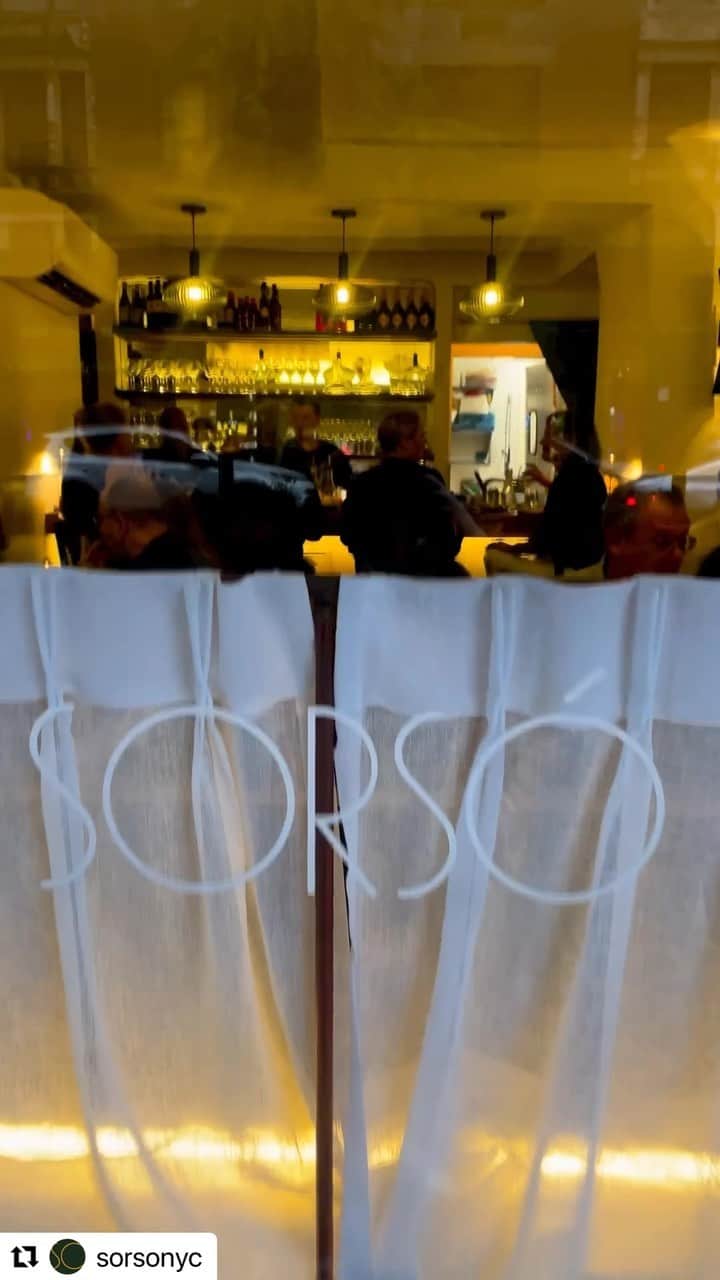 アレック・ボールドウィンのインスタグラム：「Come have drink, a bite. @sorsonyc is delightful.」