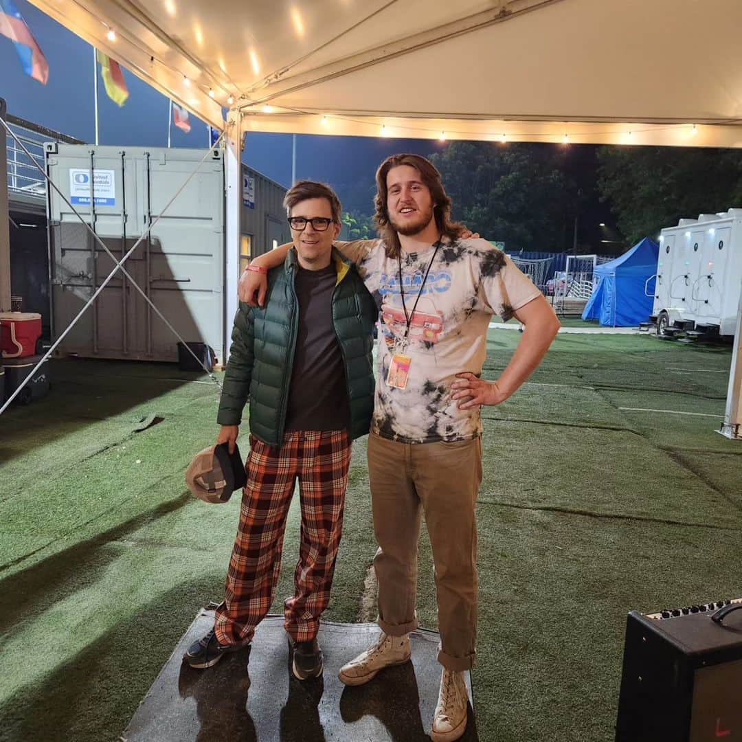 リヴァース・クオモさんのインスタグラム写真 - (リヴァース・クオモInstagram)「Madison, WI 6-14-23. It finally happened. After almost 1,000 straight days of playing the Buddy Holly lick on tiktok, @evanmars24 from @dietlitemusic joined us on stage and absolutely nailed it.」6月16日 7時33分 - rivers_cuomo