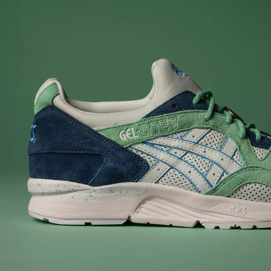 ASICS Tiger JAPANさんのインスタグラム写真 - (ASICS Tiger JAPANInstagram)「. GEL-LYTE V GODAI PACK -SOOTHING SEA/SEAFOAM   2023.06.23 LAUNCH   [取扱店舗] ＊アシックス公式ストア（原宿店・梅田店・オンラインストア）   日本哲学の五大要素である「五大」からインスパイアされたパックが登場。アッパーには、スムース、ヌバック、スエードそれぞれのレザーを使用し、各カラーには、五大元素「火」「水」「地」「空」「風」の特性を反映したカラーパレットを採用。五大元素の文字をエンボス加工したコイン型のデュブレをシューレース部にあしらいアクセントを加えている。ミッドソールのかかと部には、1993年のモデル登場時と同様の特徴的な波打つデザインを継承。   #GELLYTEV #ASICS #ASICSSportStyle   #sneakers #sneakerhead #sneakerfam #シューズ #スニーカー #ファッション #カジュアル #カジュアルコーデ #ストリートファッション #ジャパスニ #スニーカーヘッズ #ストリートコーデ #コーディネート #スニーカー男子 #スニーカー女子」6月16日 18時36分 - asics_sportstyle_jp