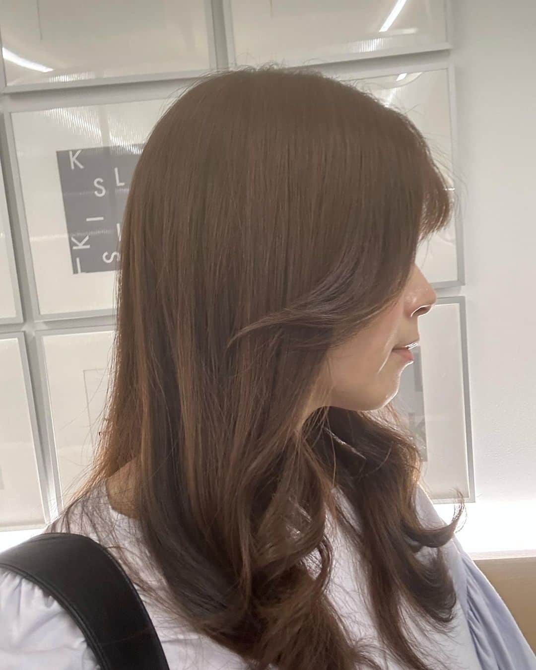 半井小絵さんのインスタグラム写真 - (半井小絵Instagram)「美容院🙍🏻‍♀️  髪が伸びるのが早くてスタイリストさんに驚かれました。  赤く明るくなりすぎた髪色を落ち着かせて、7センチくらい切ってもらってスッキリです。」6月16日 18時36分 - sae_nakarai