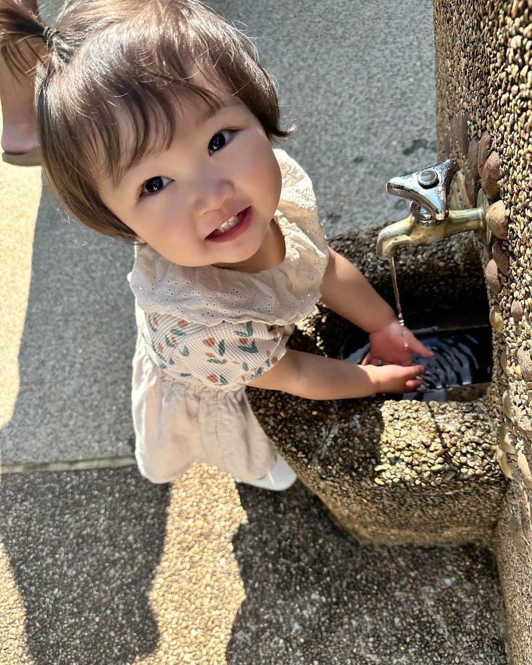 SAYUKAさんのインスタグラム写真 - (SAYUKAInstagram)「おてて洗うの大好き🚰👏  遊び疲れて 帰りの車はいつもばたんきゅ😴」6月16日 18時40分 - sayumiso216