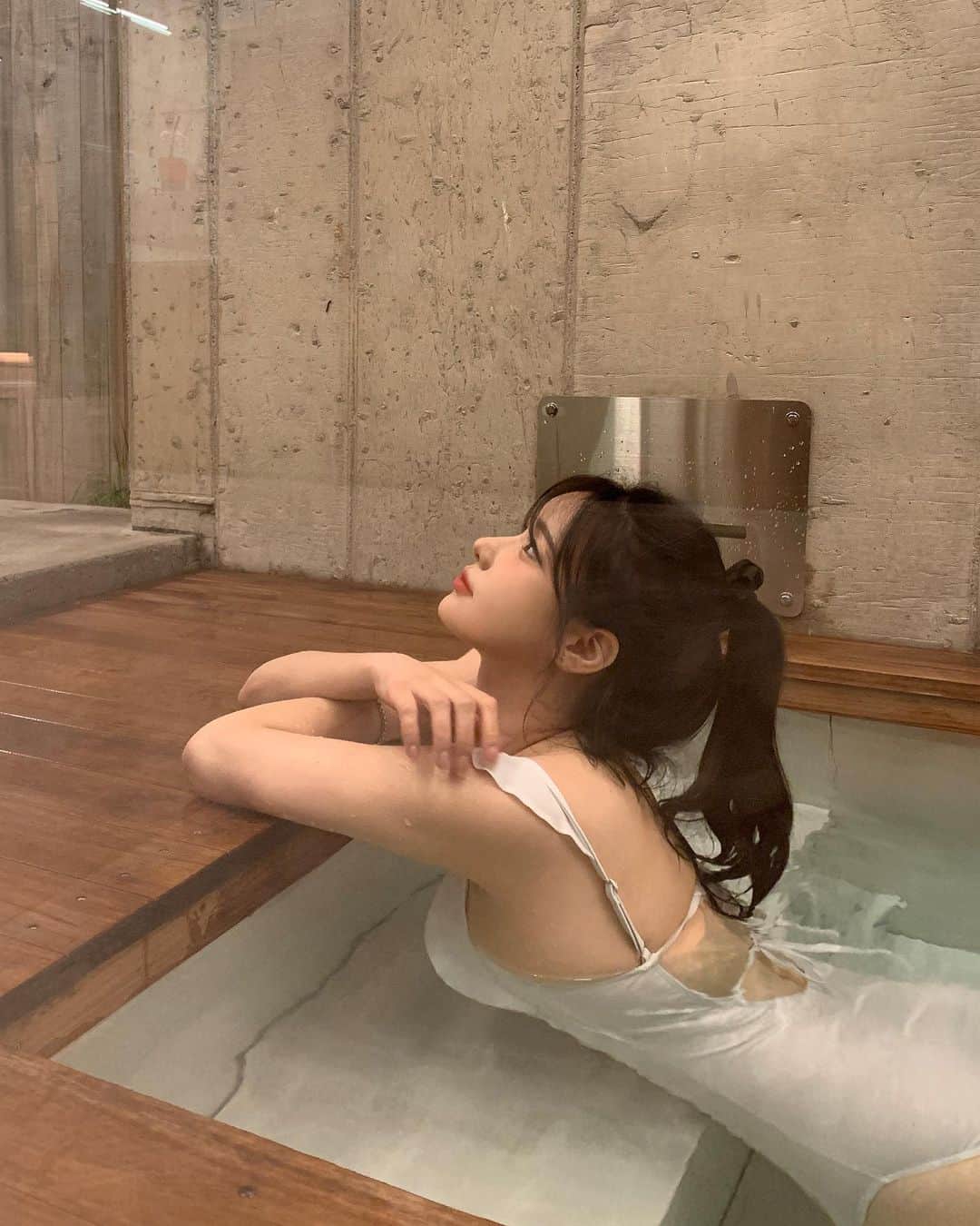 ナム・スミンのインスタグラム：「햄복한 밤수영🫧」