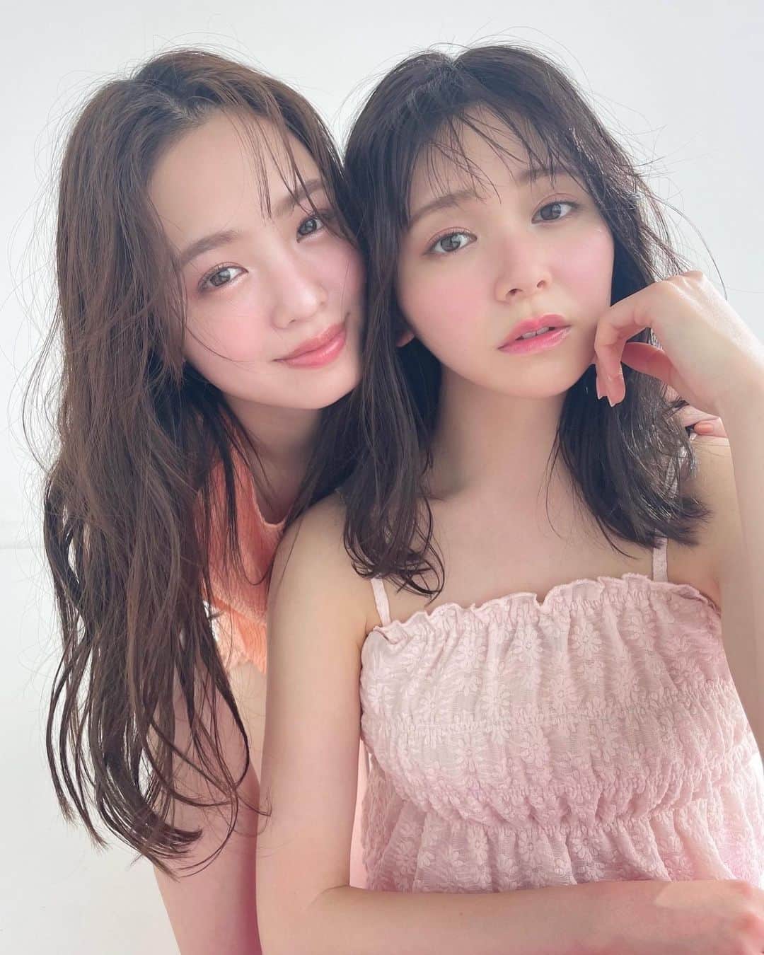 non-noさんのインスタグラム写真 - (non-noInstagram)「何度見ても癒される#りんくまゆう 👭💭💗💗  ノンノ7・8月合併号「20歳からの神コスメ大賞2023上半期」に登場した2人🍒♡ 2枚目の写真のようにずっとにここ和やかな撮影現場でした〜🥺🤍✨  まだ本誌を見ていない子は、ぜひ夏メイクのお買い物前にチェックしてね💄🌻🌟  #横田真悠 #久間田琳加 #ベスコス2023上半期 #nonno #nonno_magazine」6月16日 17時10分 - nonno_magazine
