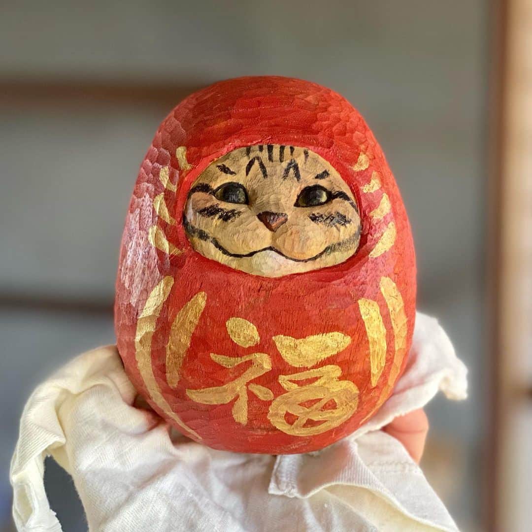 花房さくらさんのインスタグラム写真 - (花房さくらInstagram)「だるまになる夢が叶った猫です。  次はあなたの願いを成就させてくれるかも！？  #猫は時として旅をする #だるま猫  #お土産シリーズ  #cat #sculpture #hanafusasakura」6月16日 17時11分 - sakura_hanafusa