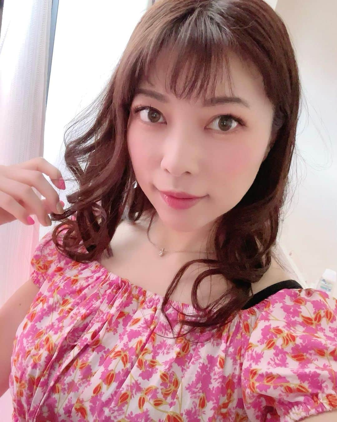 DJ MIYAさんのインスタグラム写真 - (DJ MIYAInstagram)「みんなやっほーん♪  最近お気に入りのワンピ❤️  Allover Floral Print Off Shoulder Ruffle Hem Dress ピンクの花柄ワンピ🩷  商品番号:14410200  https://shein.top/ugg52y7  クーポンCoupon Code：  JBV68(extra 15%~20% off, valid until  6/30） お買い上げ金額1～5,999円までは15%OFF、6000円以上は20%OFFになります。  ぜひいまだけだから使ってねー！  #SHEINforAll  #ad  #今日のコーデ  #SHEIN #SHEINコーデ  #インフルエンサー #インスタグラマー #ファッション #コーディネート #ファッションコーデ #通販サイト #コーデ #ファッションインフルエンサー #ユーチューバー #チャンネル登録お願いします #ファッション好き #トラベルインフルエンサー #トラベラー #ファッション大好き #デートコーデ #夏コーデ #スクール #チェック柄 #トラベラー #ファッション大好き #シーインコーデ  #シーイン #シーインクーポン #クーポンコード #夏コーディネート #ファッション好き #sheingals #sheinpartner」6月16日 17時18分 - dj_miya