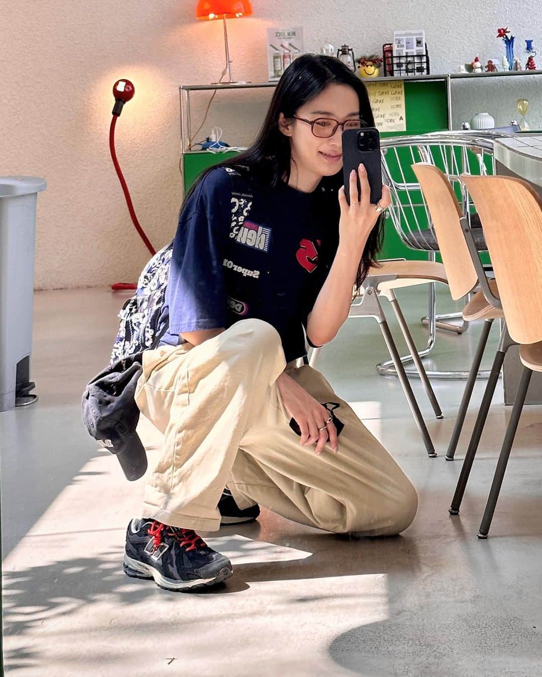 イ・チョンアのインスタグラム：「스치듯 안녕  얘랑 못 논지 넘 오래 됐다 🥲✨  #바쁨주간」