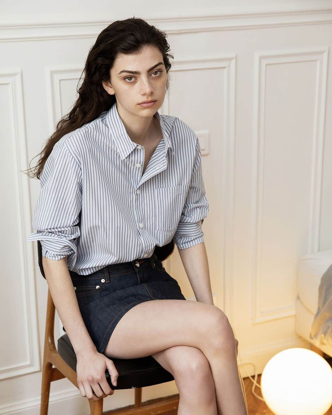 アーペーセーのインスタグラム：「Our Mini Skirt in raw denim is a summer must have.  #APCParis」