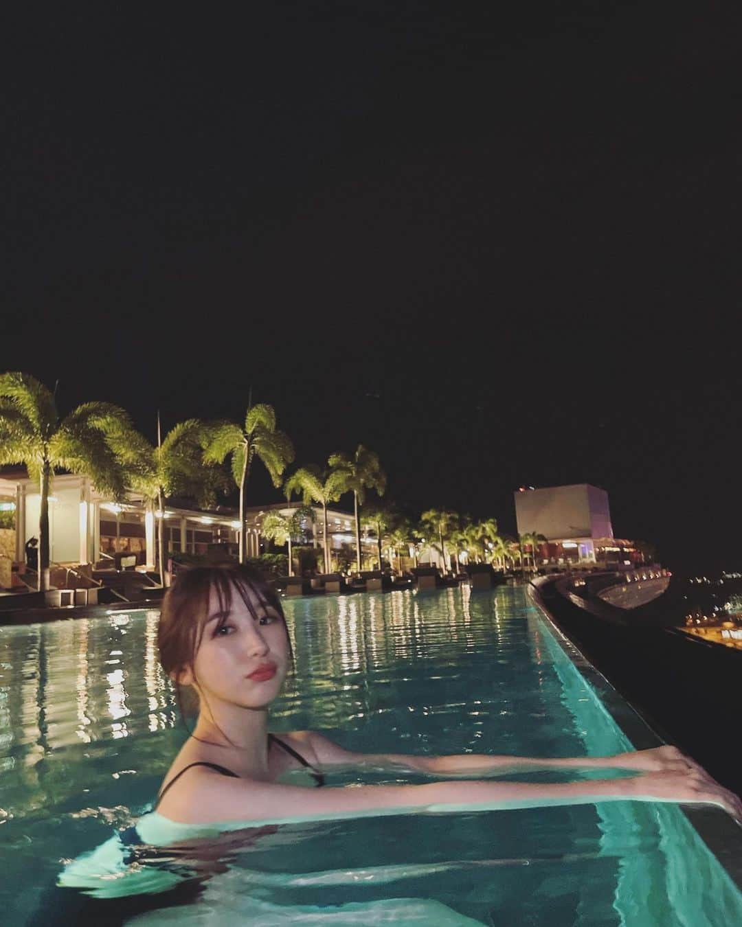 イ・チェヨンさんのインスタグラム写真 - (イ・チェヨンInstagram)「진짜 여름이 다가오네요🌴 싱가폴 밤이 참 예뻤는데🤍」6月16日 17時25分 - chaestival_