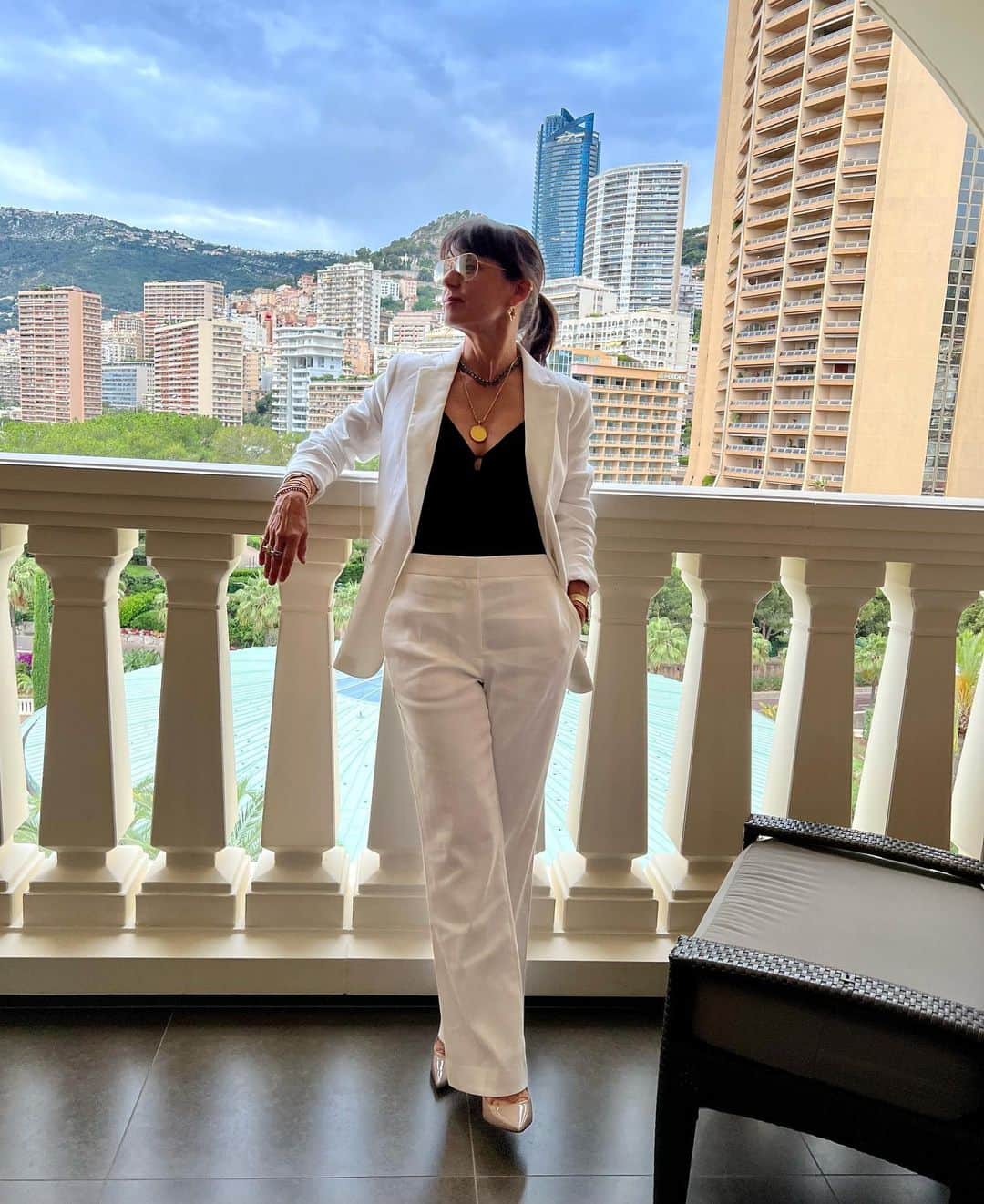コンスタンス・ジマーのインスタグラム：「And just like that we are off and running getting ready for the world premiere of @harlancoben’s #Shelter that is opening the @festivaltvmonte_carlo!! Of course @abcorrigan and I dressed in opposing colors…let’s see how we do tonight on the red carpet! #shelteronprime @primevideo」