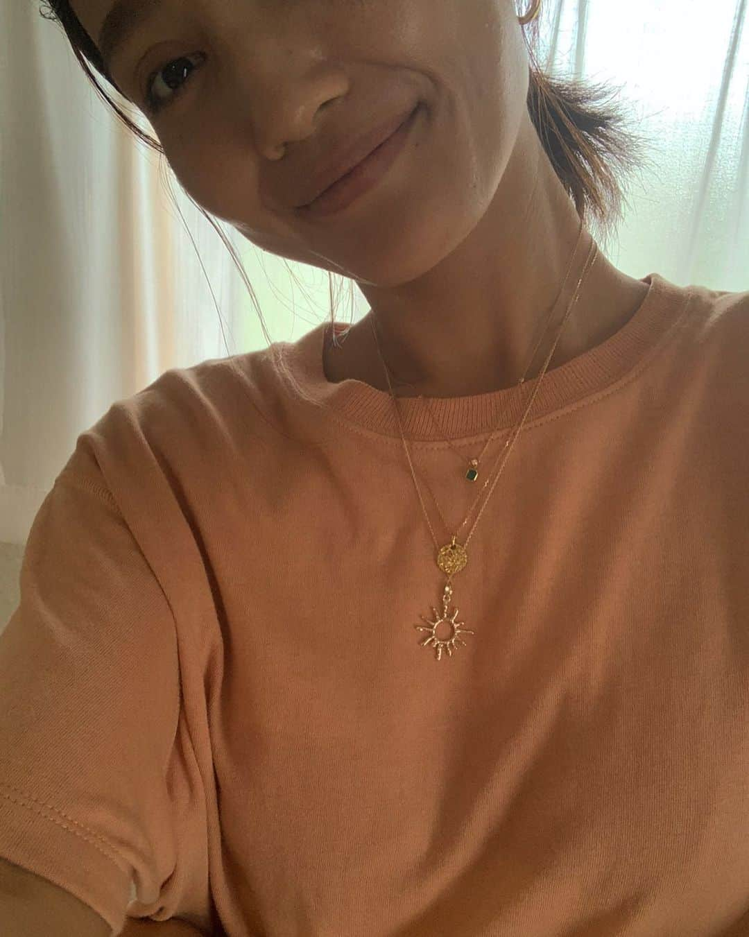 ungrid_pr_kyokoのインスタグラム：「宮古島から与論島へ🌊 そして、私の元へやってきた　sun necklace 🌞  くうぅう〜！たまらない🥹  ありがとうございますっ♡♡♡ @artemiis_____ 🌙」