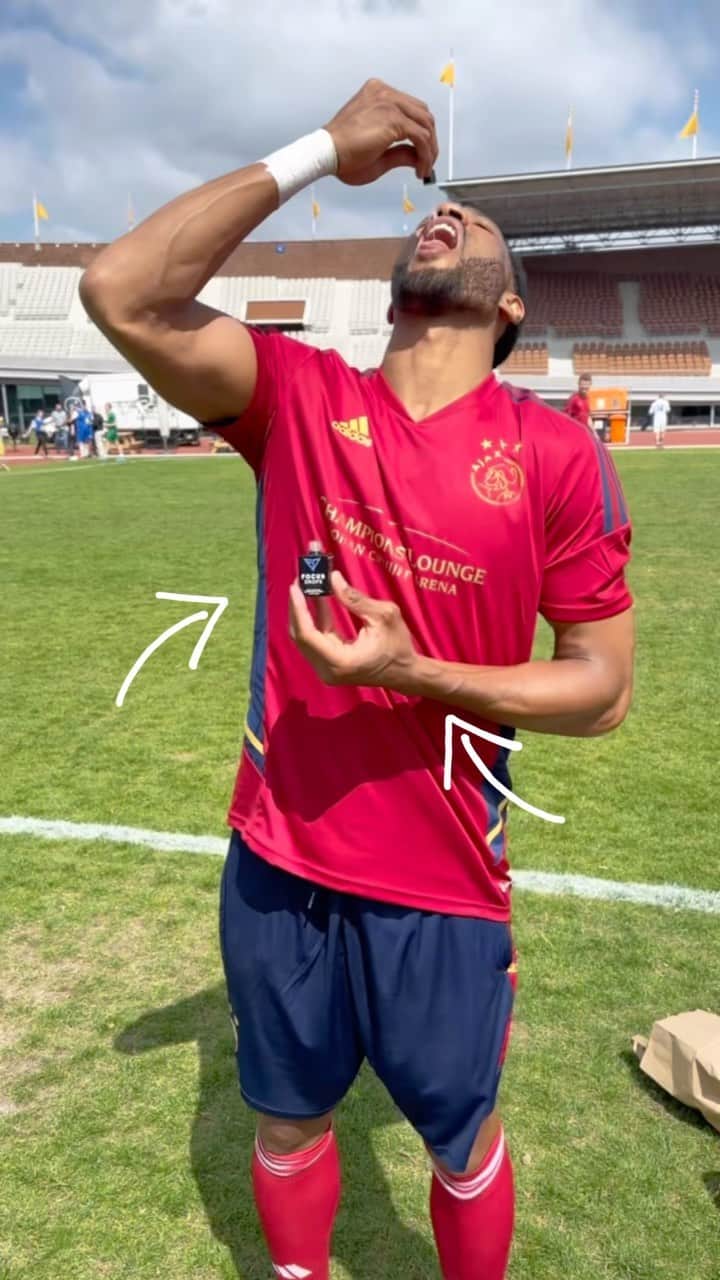 カルフィン・ヨン・ア・ピンのインスタグラム：「The only time I could wear an Ajax jersey 😁 @thefocusdrops   #johancruyfffoundation  #cruyfffoundation」