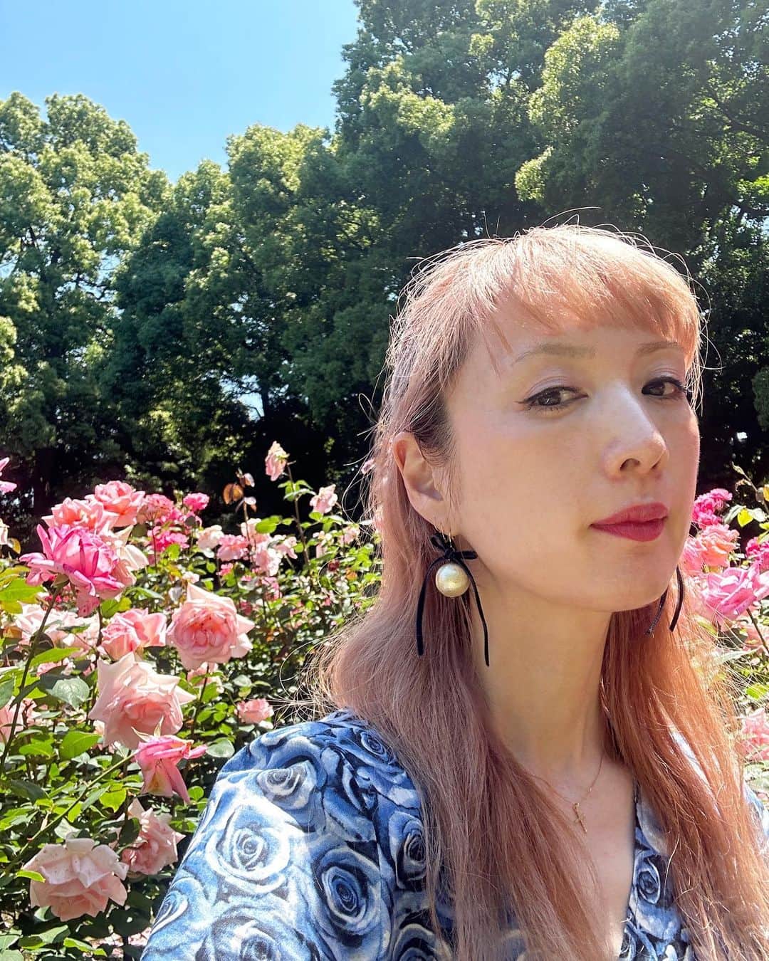 SHOKOさんのインスタグラム写真 - (SHOKOInstagram)「At the Rose Garden ①🌹May 2023❤️」6月16日 17時45分 - shoko_london