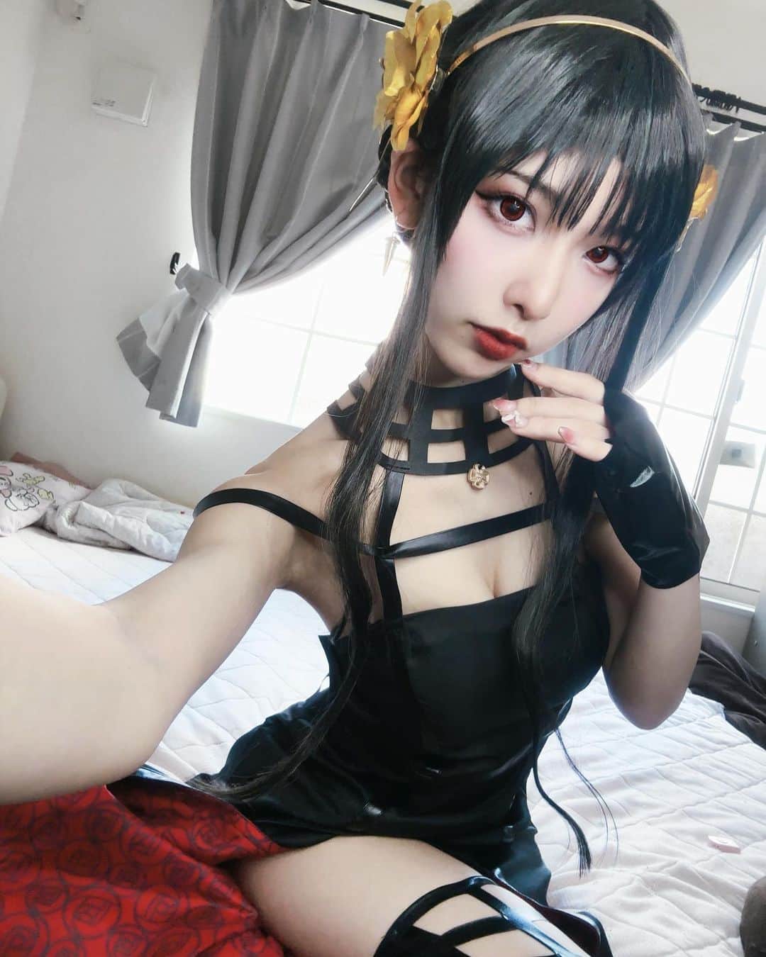 のインスタグラム：「ヨルさんの自撮り🤳  #spyfamily #cosplay #cosplaygirl #japanesegirl #selfie #followｍe #角色扮演 #코스플레이어 #코스프레 #スパイファミリー #コスプレ #ヨル #」