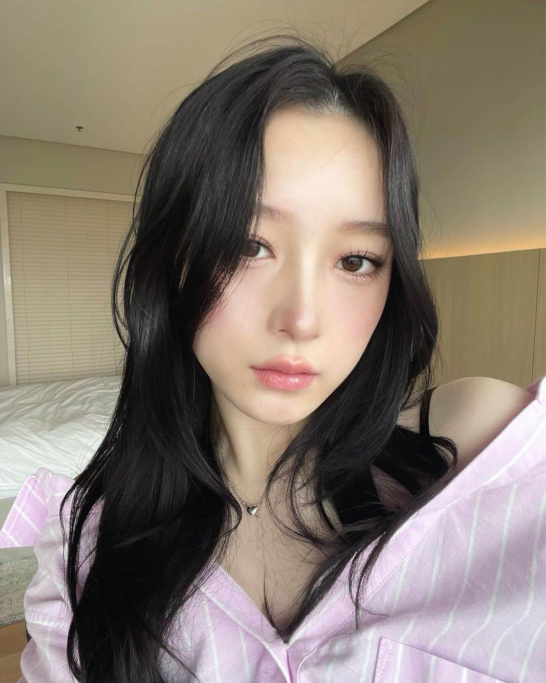 のインスタグラム：「Would u like to meet me in June too?」