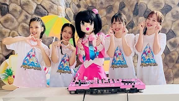 桃知みなみさんのインスタグラム写真 - (桃知みなみInstagram)「本日のゲストはベトナムから！🇻🇳 アイドルユニット POLARIS☆ポラリス　さん❤️ m.youtube.com/live/QnxRYaCEk… 直前の生配信出演、ありがともっち！  無料ライブ@四谷ハニバ、予約無しでもOKだって！20時スタート！ ぜひぜひー！ #Polaris2k23」6月16日 17時59分 - momochi373