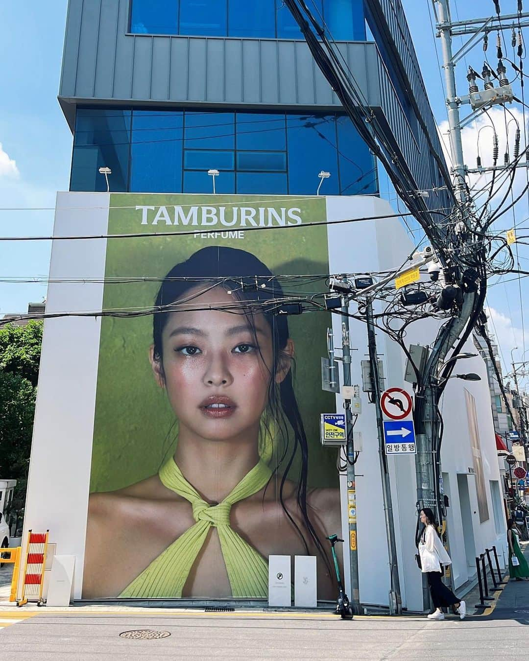 市野莉子さんのインスタグラム写真 - (市野莉子Instagram)「この日来てる服は韓国で購入したもの🇰🇷  かわいい洋服が沢山で… 買い物に夢中になりすぎて食べることも忘れてた。笑  行きたかった @tamburinsofficial にも🤍 カフェも可愛かったな〜  #한국#한국여행#카페#오오티디#tamburins#korea#twins#韓国旅行#海外旅行」6月16日 19時30分 - riko_ichino