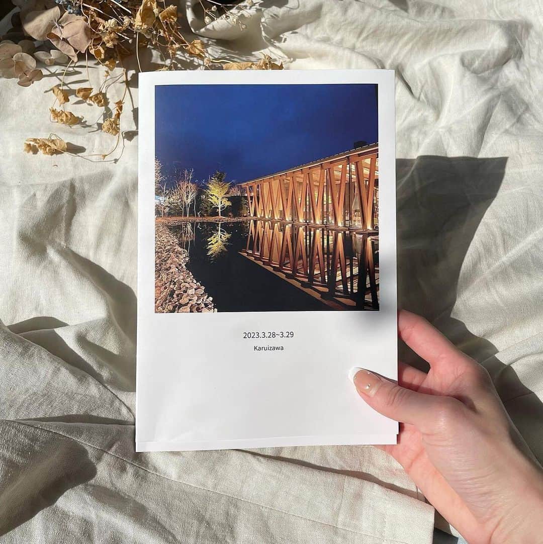 しまうまプリント【公式】フォトブック無料企画開催中さんのインスタグラム写真 - (しまうまプリント【公式】フォトブック無料企画開催中Instagram)「旅行の思い出をフォトブックに💗  本日ご紹介するのは @yuuka_film さまのご投稿です。  恋人との旅行の思い出をフォトブックにまとめていただきました！ こちらでなんと、3冊目とのこと👀 写真の撮り方やレイアウトがとってもおしゃれな1冊ですね！ 行先ごとに作成して集めるのもとっても楽しいのでおすすめです🥰  しまうまプリントのフォトブックは、 写真のレイアウトやコメントを自由にカスタマイズ可能！ お気に入りを詰め込んだフォトブックは 記念日や誕生日のプレゼントにもぴったりです🎁  しまうまプリントは、 フォトブックを1冊198円~、写真プリントを1枚7円~で 販売しているネット専門の【写真屋さん】です。  商品がお手元に届いたら #しまうまプリント をつけて 投稿してみてくださいね。 　 -------------------------------- しまうまプリントのインスタグラムでは 素敵な作品やお得な情報を配信中！ ☟プロフィールはこちらから @shimaumaprint --------------------------------  @yuuka_film さま、 素敵な投稿ありがとうございました！ 【ご注文の詳細】 サイズ:A5 仕上げ:ライト ページ数：24ページ  #旅行記録#旅行の思い出#記念日アルバム#記念日#記念日フォト#記念日ギフト#記念日プレゼント#記念日サプライズ#1年記念日#1年記念#2年記念日#2年記念日プレゼント#誕生日プレゼント#誕生日ギフト#誕生日サプライズ#カップルフォト#アルバム#アルバム作り#写真アルバム#フォトアルバム#手作りアルバム#オリジナルアルバム#写真整理#フォトブック#写真プリント#フォトプリント#しまうまプリント#しまうまフォトブック#しまうまブック#しまうま_記念日誕生日  Repost froom @yuuka_film ・ 軽井沢行った時の🪴 これで3冊目🤲🏻♡ ・」6月16日 18時12分 - shimaumaprint