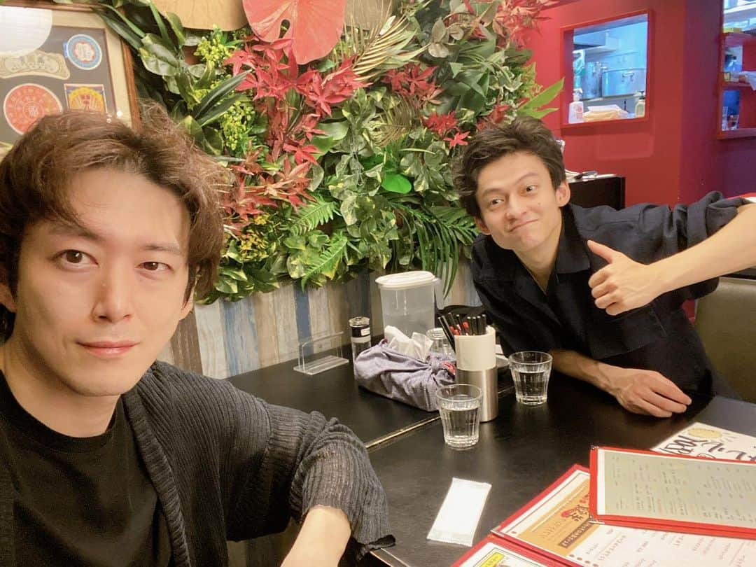 宮尾俊太郎のインスタグラム：「アルバスこと　#福山康平　君と、公演終わりにスープカレー  #ご飯はもちろん小盛りです #ハリーポッターと呪いの子 #奥芝商店」