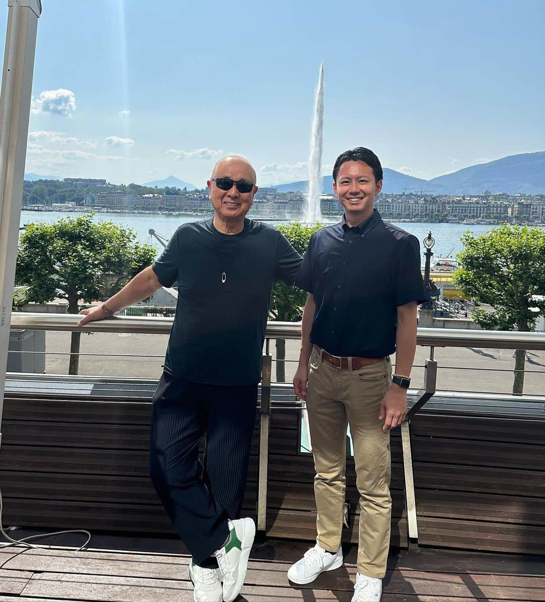 松久信幸のインスタグラム：「#fountain  #nobuintown #geneva #oldtown  #montmontblanc #trainer @tomoya_ito0523  Mount Mont Blanc can be seen in the background🤩」