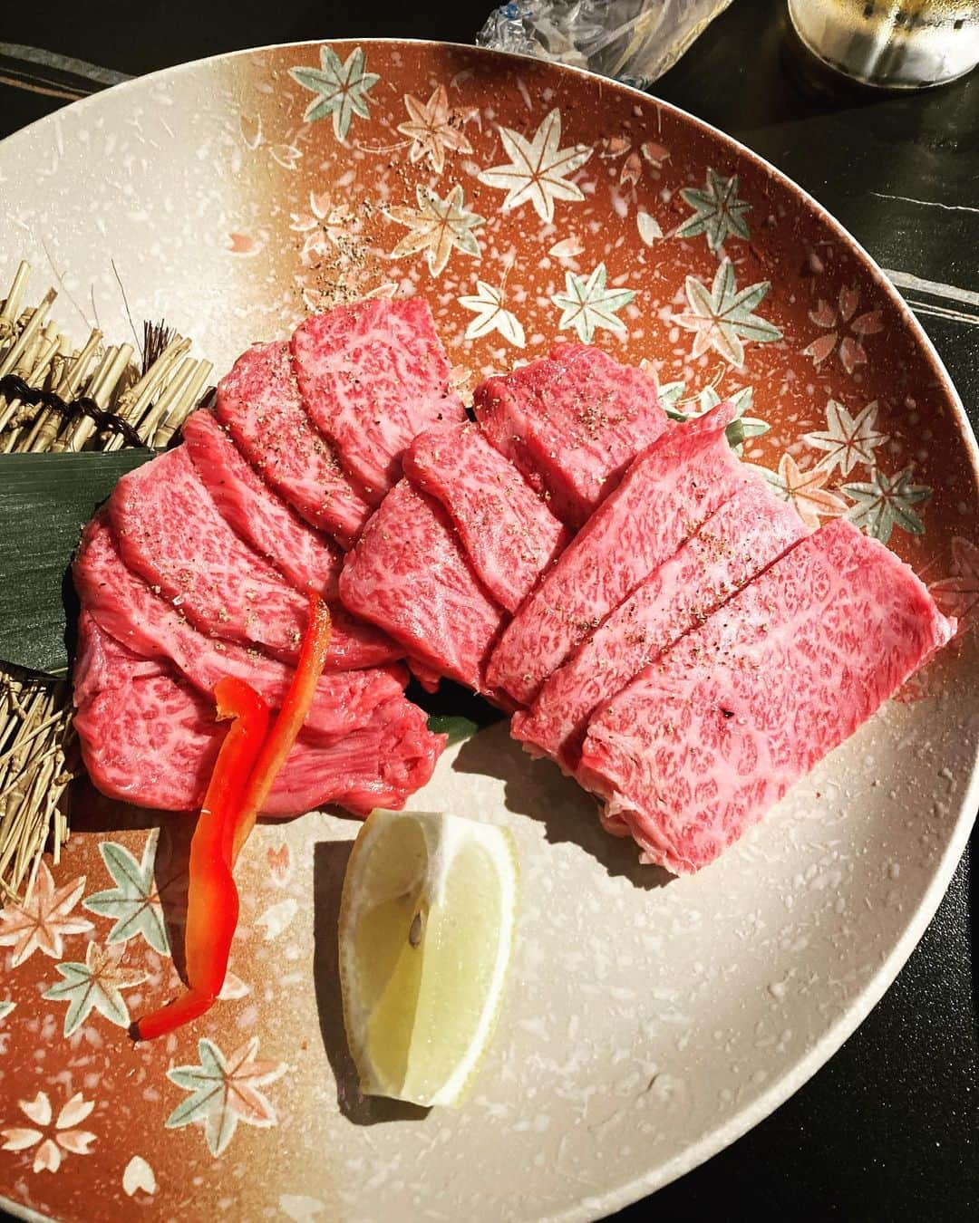 風麻さんのインスタグラム写真 - (風麻Instagram)「少し前に行った焼肉29さん。 お仕事のチームのみんなと。  お肉も美味しく、ステージがあり、楽器がありでした。演奏と歌をお客さんがやるという。  うちのお仕事の代表がギタリストなので、代表ギター、僕歌、で久々に即興歌を歌ってきました。w  お店の方も中国の方で良い方でした。  グルメレポーターになります。  営業時間:11時～15時、17時～23時。 場所:542-0071 大阪府大阪市中央区道頓堀１丁目６−１２ニコービル ４階  #関西 #大阪 #オープニング #焼肉29 #旅行 #道頓堀 #演奏できる焼肉屋 #夜ご飯」6月16日 18時22分 - fumadora002