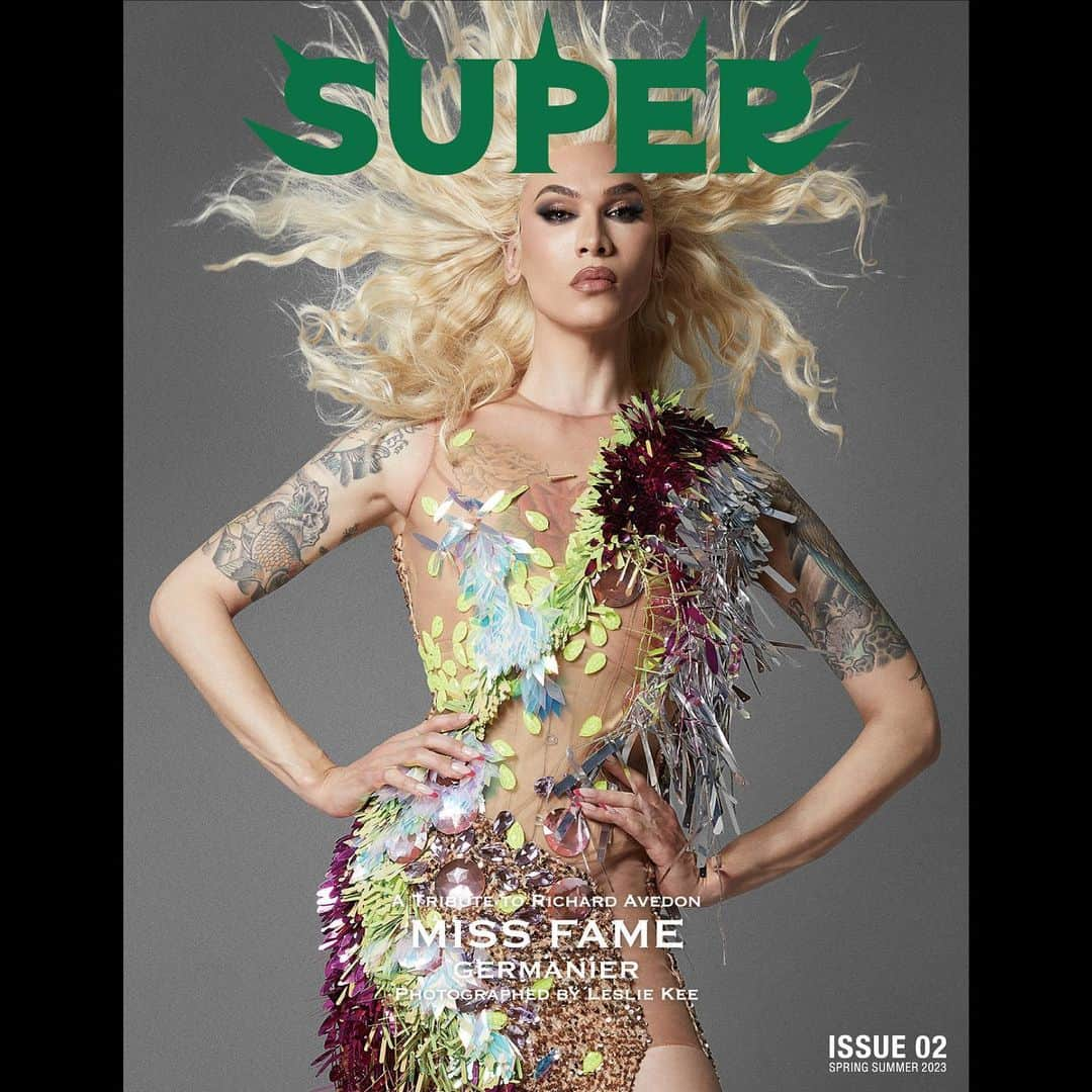 レスリー・キーのインスタグラム：「Super Magazine @supermagazinenyc  ★ 2023SS issue 02★  「A Tribute to Richard Avedon」 Celebrating on 15 May 2023, the 100th Birthday of legendary photographer Richard Avedon !  @avedonfoundation #richardavedon #avedon100 #superavedon #supermagazinenyc #lesliekee   MISS FAME @missfamenyc   Photographed by @lesliekeesuper  Styling by @laurentdombrowicz  Hair by @parizhair  Makeup by @missfamenyc  Photo Assistant @edwardkwendt  Styling Assistant Julian Desouvigny Photo Retouching by Fight Club Location : @studio.labriquerouge  Special thanks :  @donatbarraultstephens @suprememgmt  Wardrobe : @kevingermanier   @x8_gallery @asahi_fashion #missfame #rupaulsdragrace #kevingermanier」