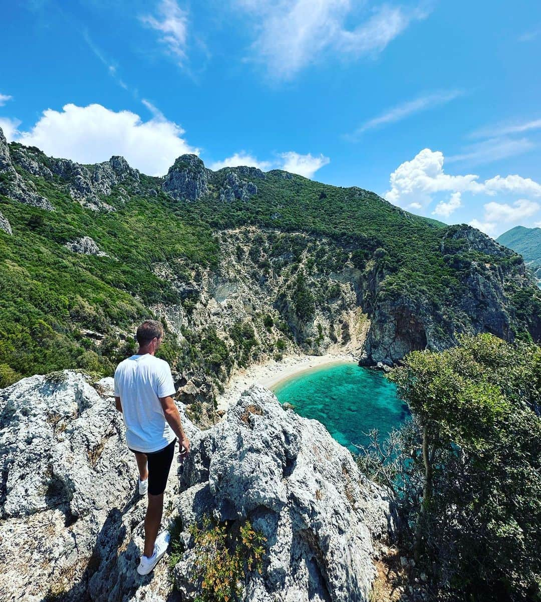 パトリック・ヘアマンのインスタグラム：「Urlaubsgrüße aus Corfu ☀️🇬🇷 ich freu mich schon drauf, wenn’s endlich wieder los geht ⚽️🔝😊」