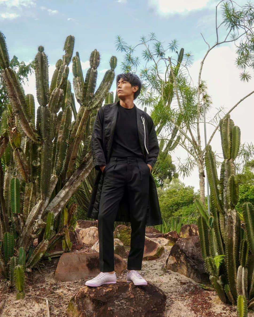 デスモンド・タンのインスタグラム：「Blazing hot. 🔥 Be Cactful.🌵  Made with Mexican cactus, get your Mexico 66 Cactful shoe online or Onitsuka Tiger Takashimaya S.C. from 16 June.  @OnitsukaTigerOfficial @OnitsukaTigerSG #MEXICO66CACTFUL #MADEWITHCACTUS #OnitsukaTiger #OnitsukaTigerSG」