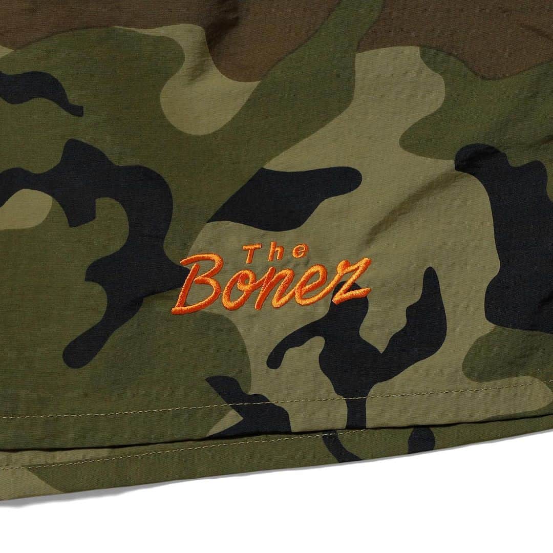 The BONEZさんのインスタグラム写真 - (The BONEZInstagram)「The BONEZ Summer Shorts PRICE:¥5,000- (in tax)  速乾性のある素材で梅雨シーズンにも最適‼︎ワイドハーフパンツ。 DlOP氏によるThe BONEZフォントを刺繍にて裾にあしらった着用コーディネートしやすいアイテムとなっている？ 6/17 SATANIC CARNIVAL 2023より販売開始‼︎ #thebonez  #sataniccarnival」6月16日 18時30分 - the____bonez
