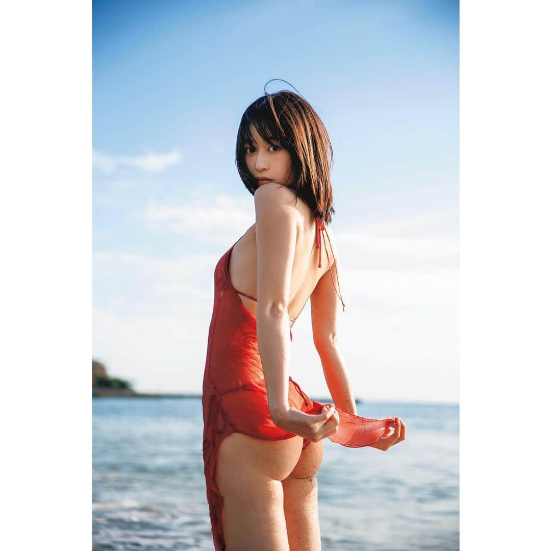 河嶋希のインスタグラム：「@aoi_morikawa0617 @stardustpictures_pr  写真集『Ebipilaf』2023.6.17 on sale #森川葵」