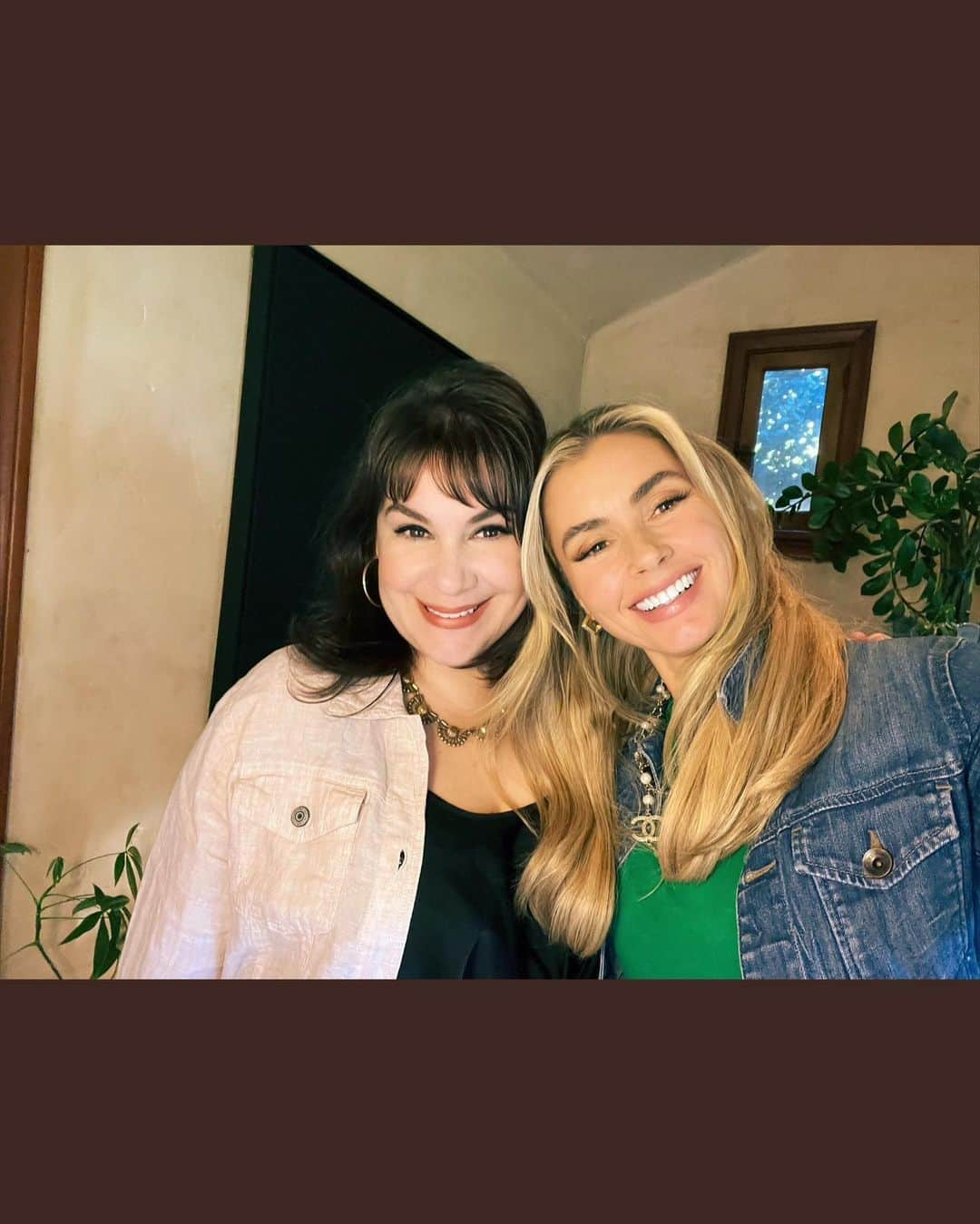 ブリアンナ・ブラウンさんのインスタグラム写真 - (ブリアンナ・ブラウンInstagram)「When you are THRIVING together. What a fun ride it has been to co-create a community of conscious creatives and empower them through mentorship.  ⠀⠀⠀⠀⠀⠀⠀⠀⠀ Grateful for my partner Elizabeth Boykewich, who I adore and admire. @the.eb.co  ⠀⠀⠀⠀⠀⠀⠀⠀⠀ To learn more check out THRIVING COMMUNITY on ManifestingYourMission.org under shop.  ⠀⠀⠀⠀⠀⠀⠀⠀⠀ ✨🌟💫⭐️」6月16日 9時37分 - briannabrownkeen