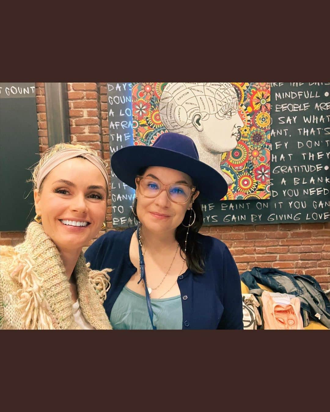 ブリアンナ・ブラウンのインスタグラム：「When you are THRIVING together. What a fun ride it has been to co-create a community of conscious creatives and empower them through mentorship.  ⠀⠀⠀⠀⠀⠀⠀⠀⠀ Grateful for my partner Elizabeth Boykewich, who I adore and admire. @the.eb.co  ⠀⠀⠀⠀⠀⠀⠀⠀⠀ To learn more check out THRIVING COMMUNITY on ManifestingYourMission.org under shop.  ⠀⠀⠀⠀⠀⠀⠀⠀⠀ ✨🌟💫⭐️」