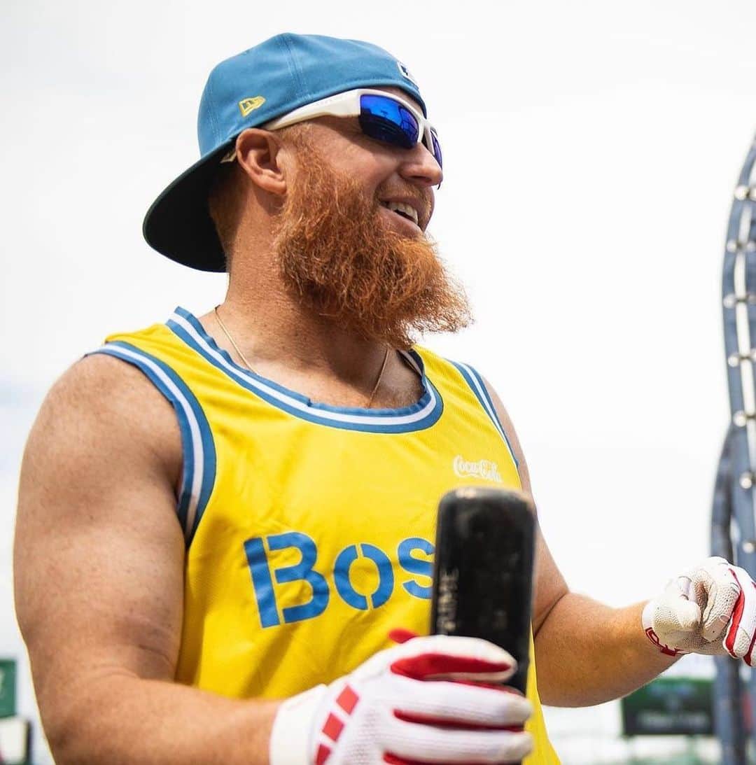 ジャスティン・ターナーのインスタグラム：「Like a Bos 💪」