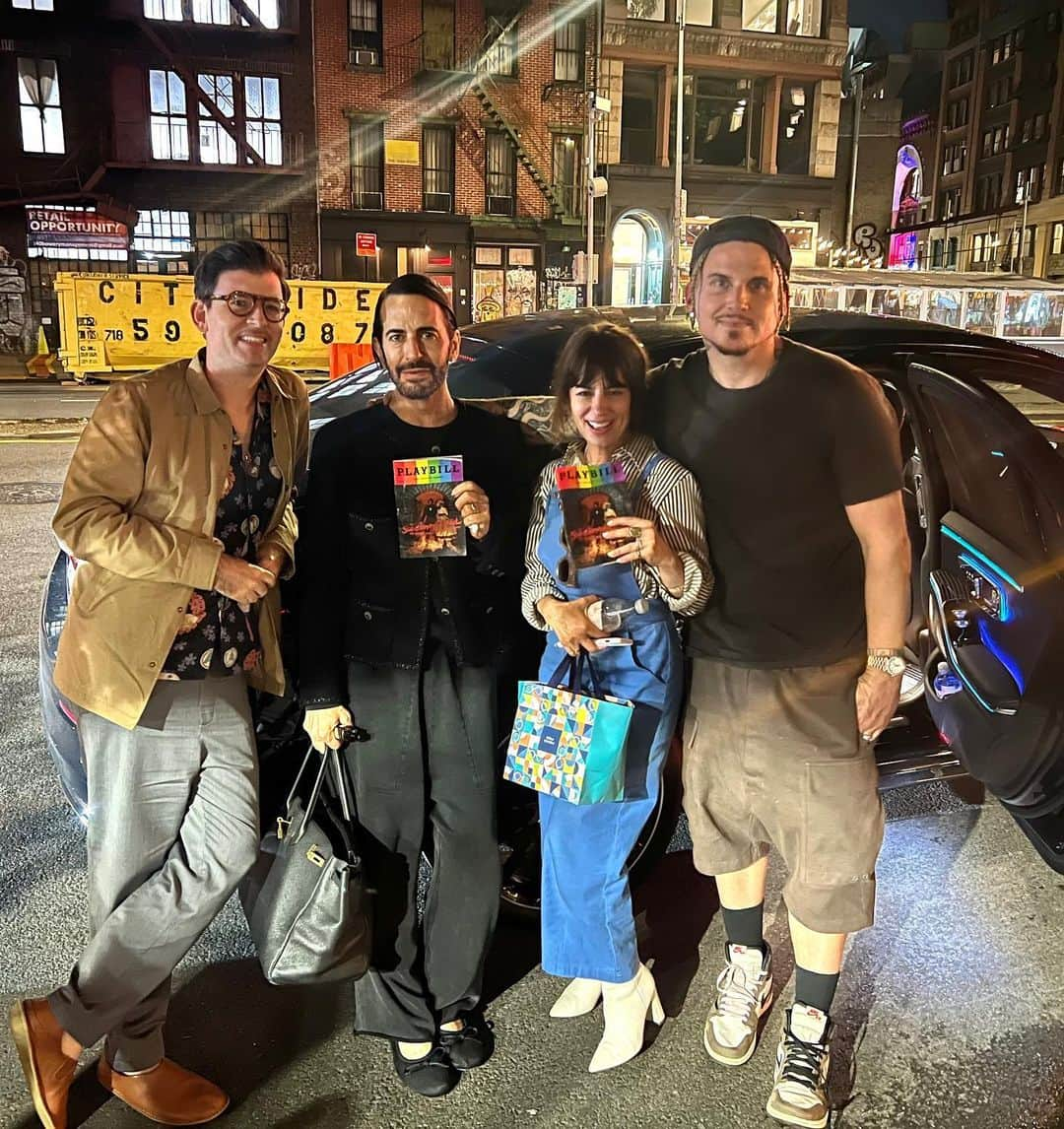 マーク・ジェイコブスのインスタグラム：「about last night   @sweeneytoddbway with @natashaleggero @moshekasher @chardefrancesco   #winningtheaterstreak #sondheim #goodfriends #goodfun #gratefulnothateful」