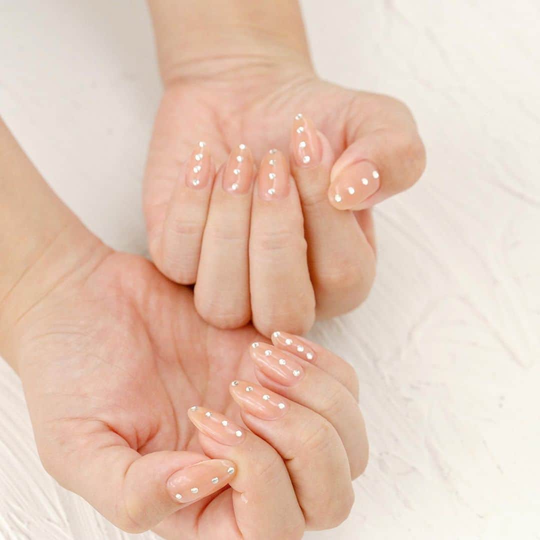 池田沙代のインスタグラム：「New nail💗  2枚目以降のぴのさん🐶 可愛いから見て⏩  今回もお気に入りネイル🥹💗 @inthink  @krt__0129   ありがとうございました✨」
