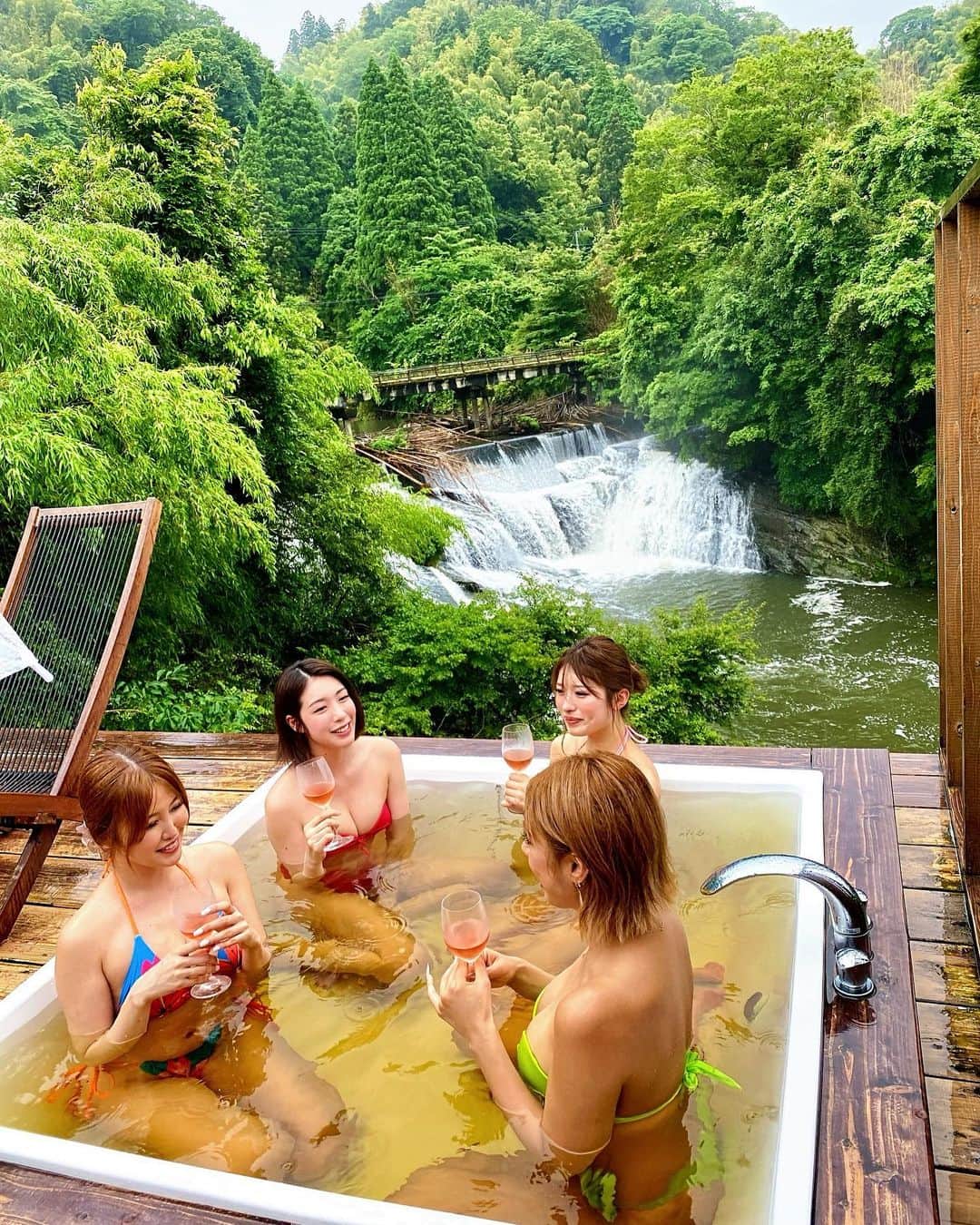 CYBERJAPAN Staffのインスタグラム：「昨日の撮影の1シーンが、美しい風景過ぎました🌿  サウナ付き貸し別荘 @andriverkatsuura にて、YouTube公式撮影。  誰も知らない絶景を前に 露天風呂とSAUNAを楽しむ ひとときに癒されました。  公開までお楽しみに。  #cyberjapan #cyberjapandancers #サイバージャパン #サイバージャパンダンサーズ #sauna #サウナ #ジャグジー #jacuzzi #sauna #japan #japantravel #japanese」