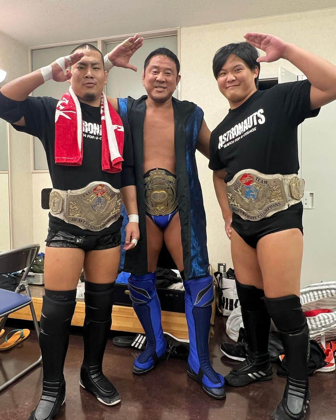 永田裕志のインスタグラム：「昨日の夜は全日本プロレス後楽園大会でした。  パートナーはアストロノーツのお二人野村卓矢選手と阿部史典選手でした。  二人の勢いに凄く刺激を受けました。  試合後は太陽ケア選手御一行様とも合流して、久しぶりのリベラ。  大隈社長、ありがとうございました。  昨日は長〜い一日でした。  #永田裕志 #阿部史典 #野村卓矢  #太陽ケア  #小島聡  #オレッグボルチン」