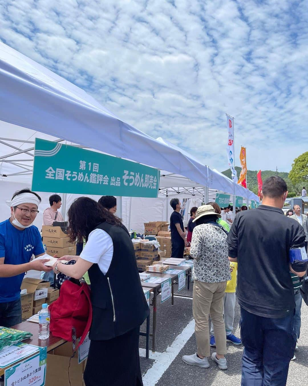 安藤成子さんのインスタグラム写真 - (安藤成子Instagram)「Day2はそうめんと遊ぼう  という事でオリーブ公園で流しそうめんや落語、色んなキッチンカーなどの催しが開催されてました✨  本当にそうめんは宇宙だ！  #そうめん #そうめんサミット #小豆島 #小豆島旅行  #出張 #サミット #そうめんアレンジ  #そうめんそそそ」6月16日 11時25分 - seikoando