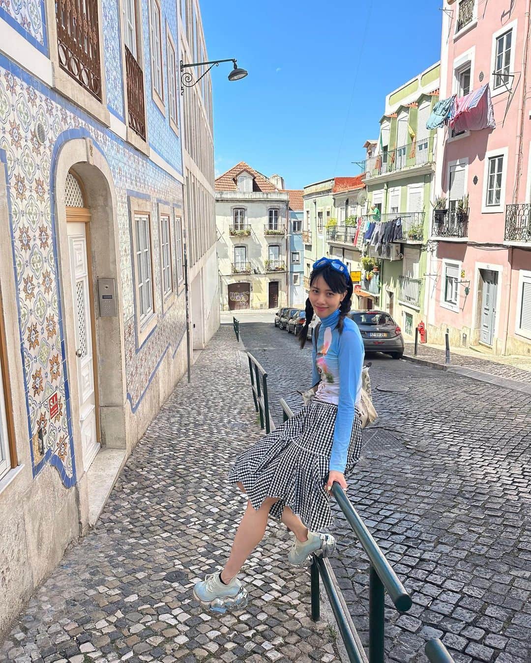 草野絵美のインスタグラム：「Lisbon was like being in a world straight out of an RPG everywhere you go. 🏰  ポルトガル リスボン360° どこを切り取っても絵になる。 お城がまるでRPGの世界でした🔥 #異世界転生  #lisbon #Portugal #sintra」