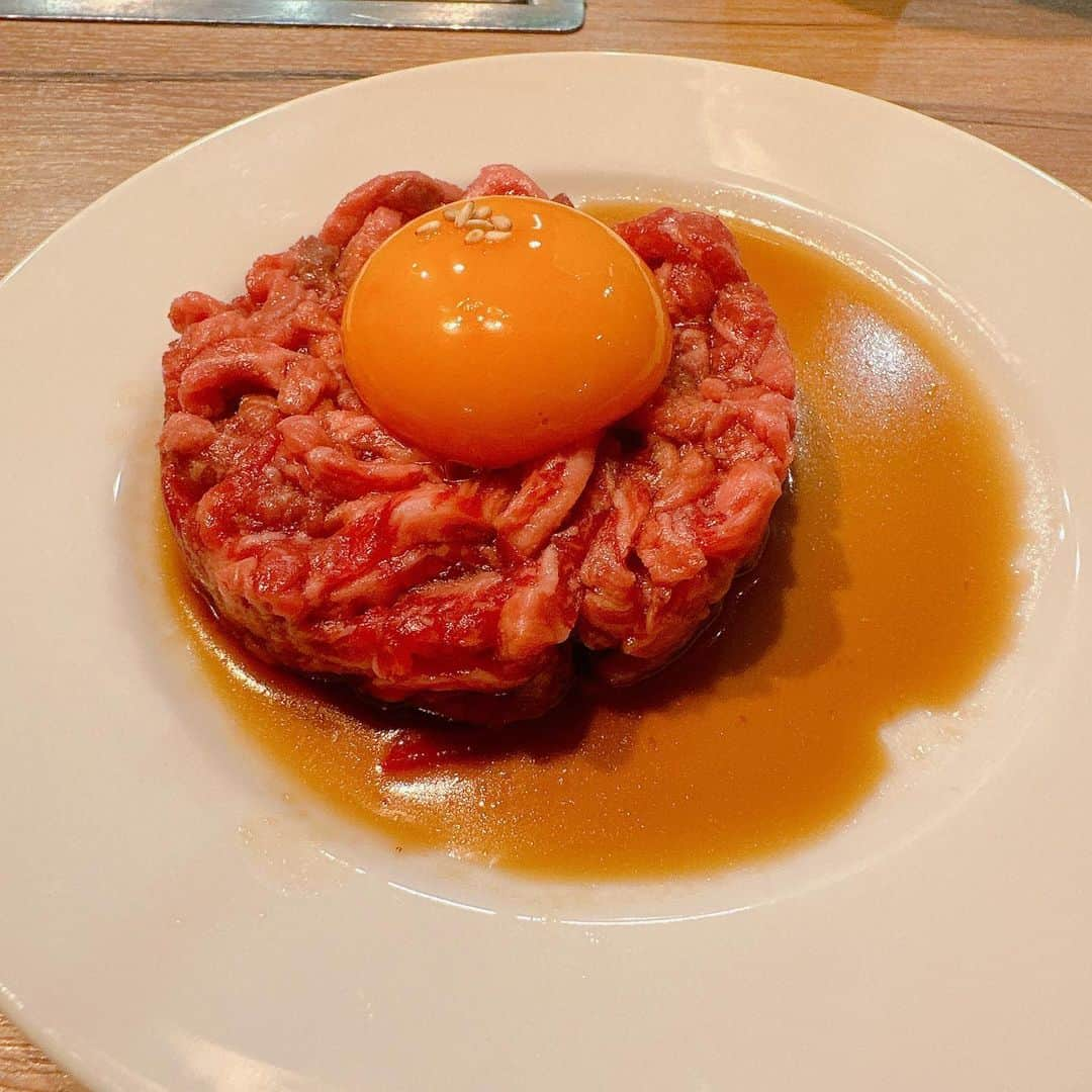 のあのインスタグラム：「この前えとぽとふと食べに行ったユッケ丼美味しかった🤤」