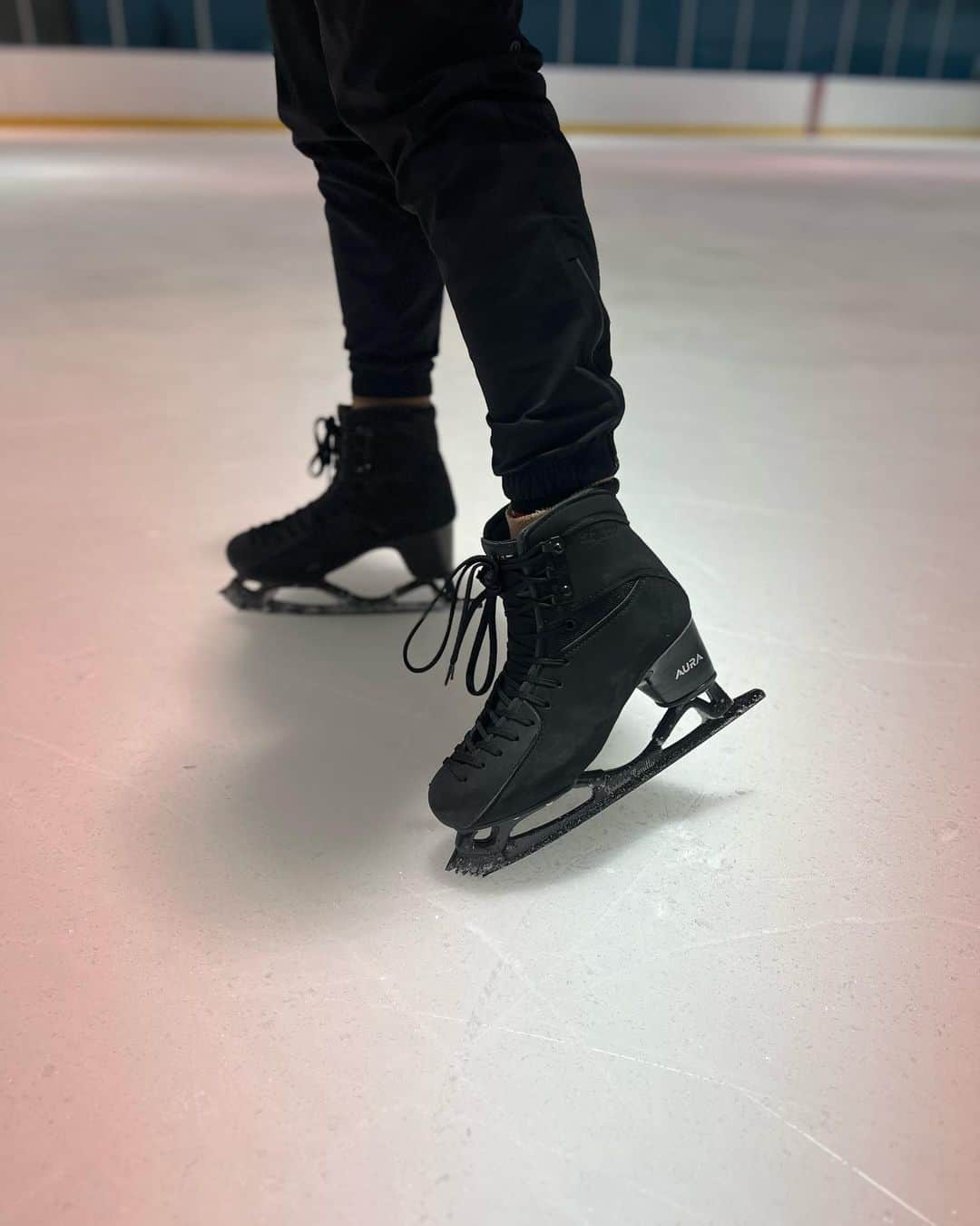 Donovan Carrillo Suazoさんのインスタグラム写真 - (Donovan Carrillo SuazoInstagram)「Me encantan mis nuevos patines 🫶🏽  #TeamAURA @auraskates」6月16日 12時18分 - donovandcarr