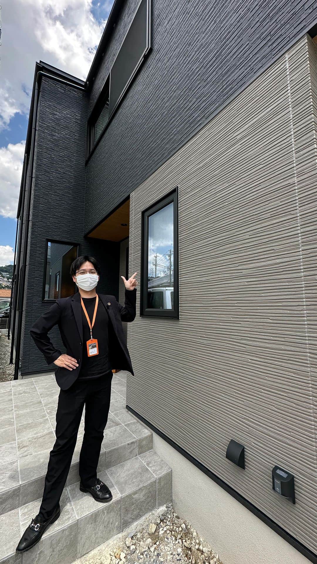 homelife 夢を叶える暮らし方のインスタグラム：「【西宮北口店】黒×グレーのスタイリッシュなモダンハウス」